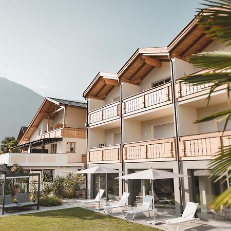 Hotel Tiefenbrunn Gardensuites & Breakfast Лана Екстериор снимка